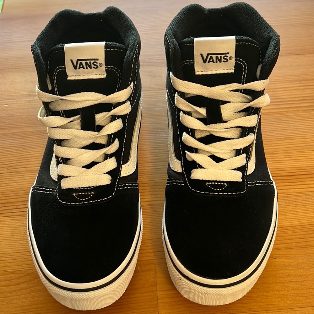Kids Vans Hi-Top skate shoes, Black, Size 3.5